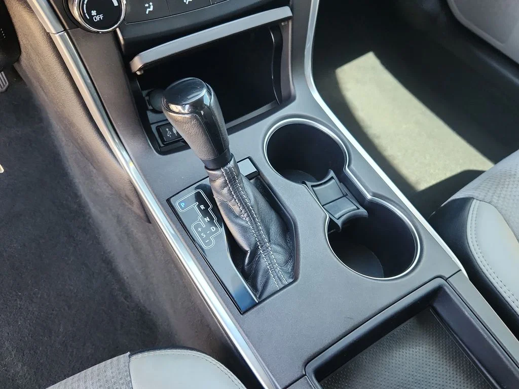 Used 2016 Silver Toyota SE image 20