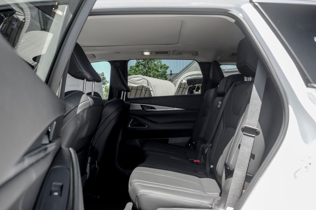 New 2027 Radiant White INFINITI LUXE image 17