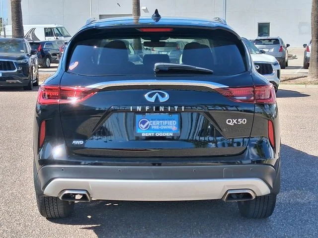 Used 2025 Black INFINITI LUXE image 5