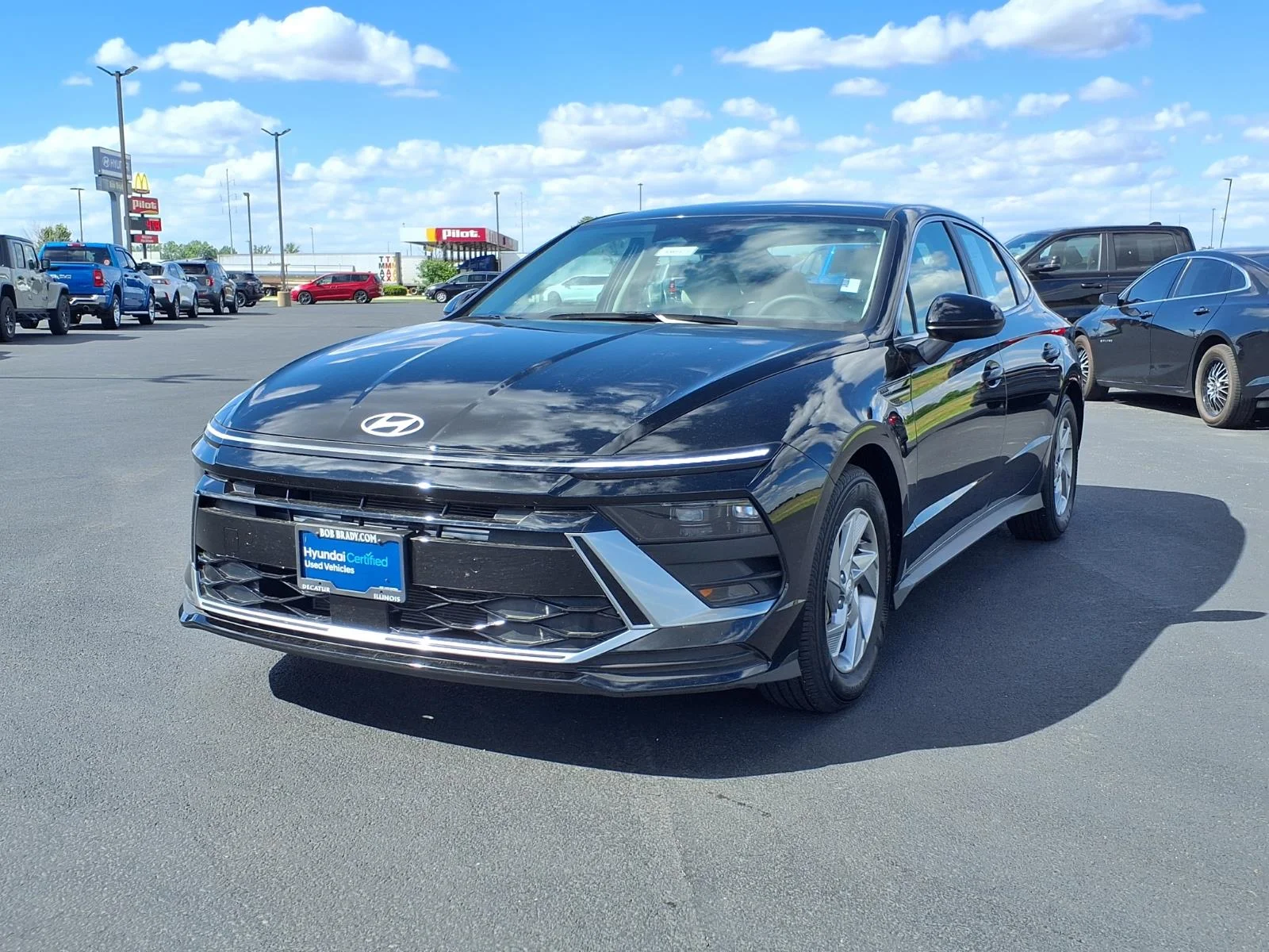 Used 2025 Black Hyundai SE image 19