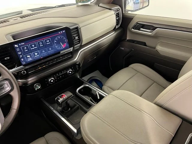 Used 2024 White GMC SLT image 32