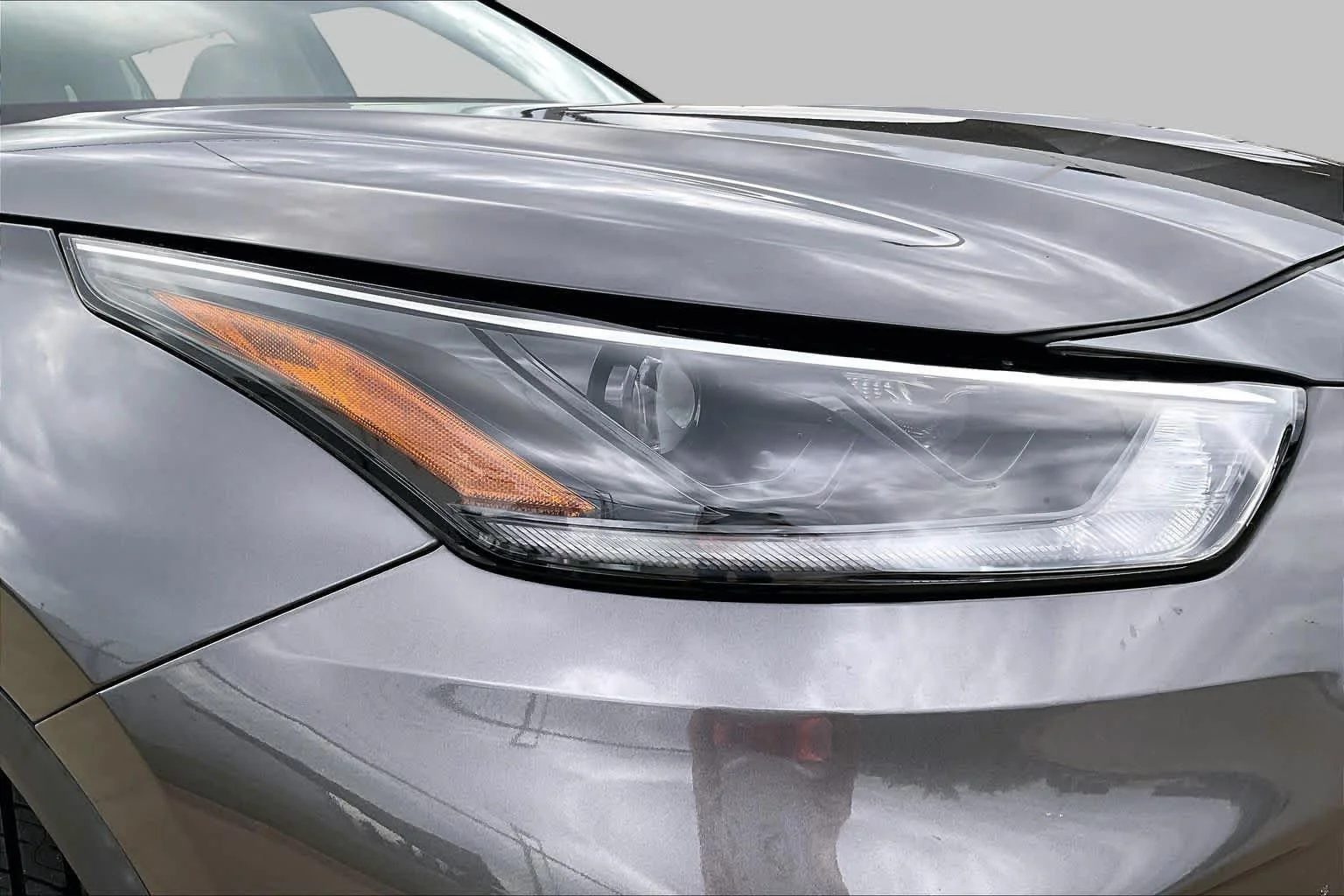 Used 2021 Magnetic Gray Metallic Toyota XLE image 28