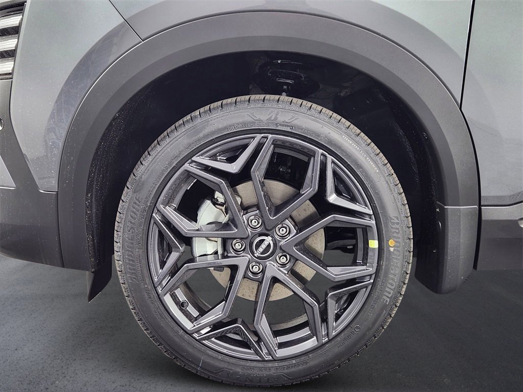 New 2026 Gun Metallic / Scarlet Ember Tintcoat Two-tone Nissan SR image 8