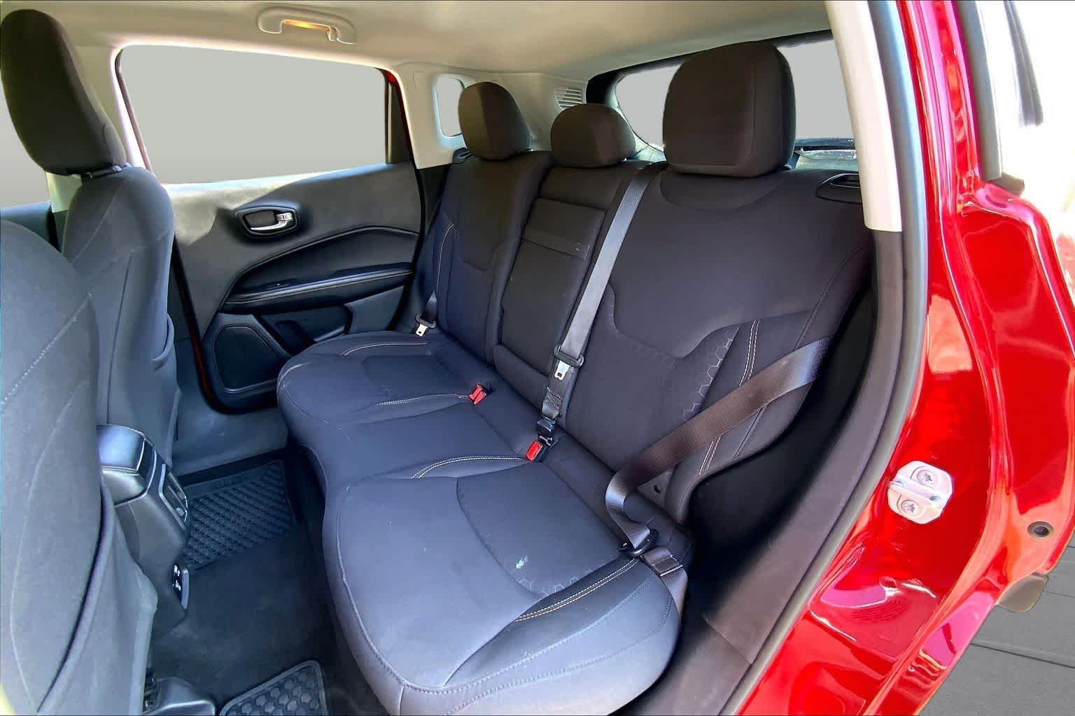 Used 2019 Redline Pearlcoat Jeep Sport image 21