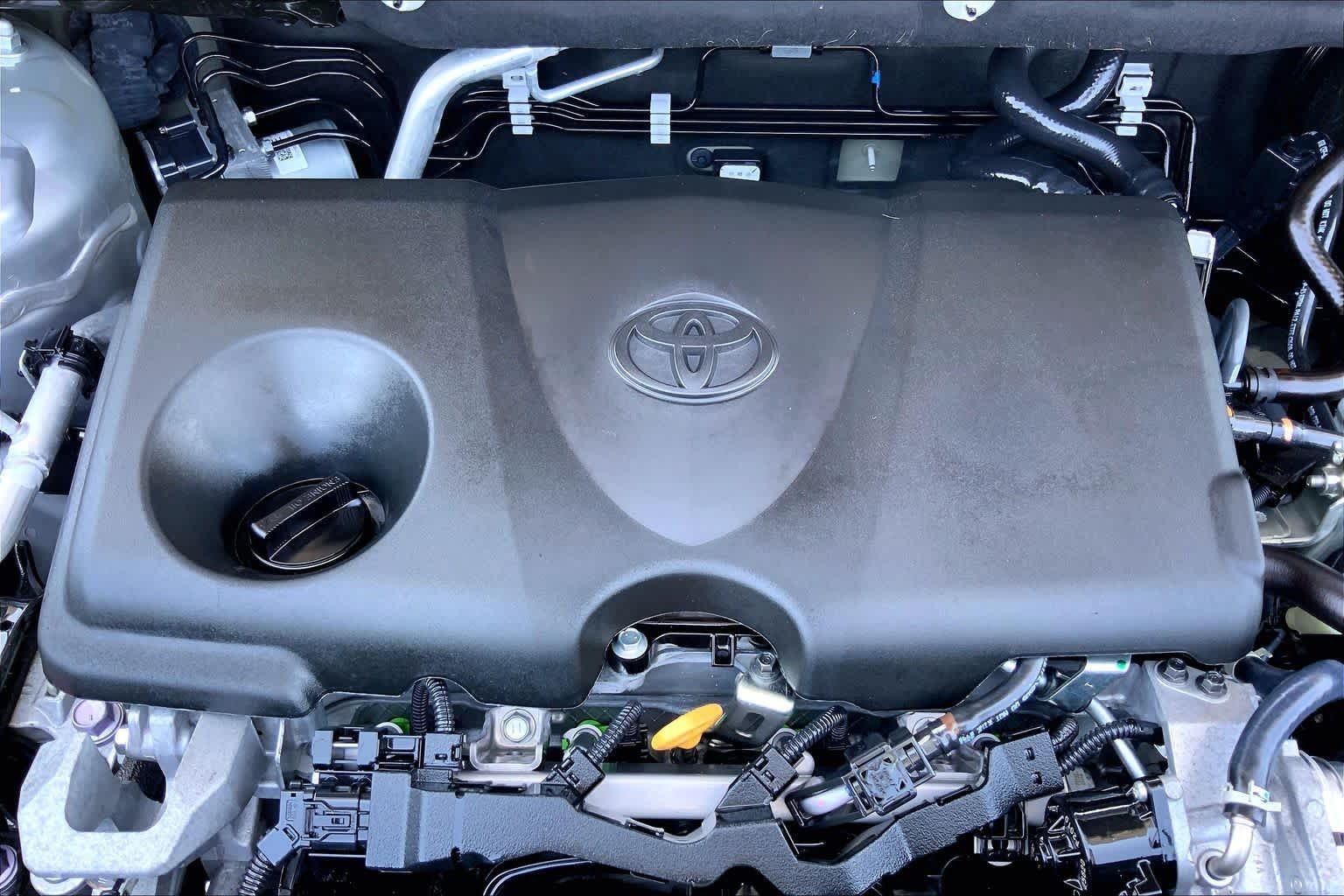 Used 2022 Silver Sky Metallic Toyota XLE Premium image 32