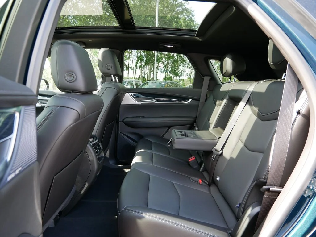 Used 2025 Green Cadillac Premium Luxury image 10