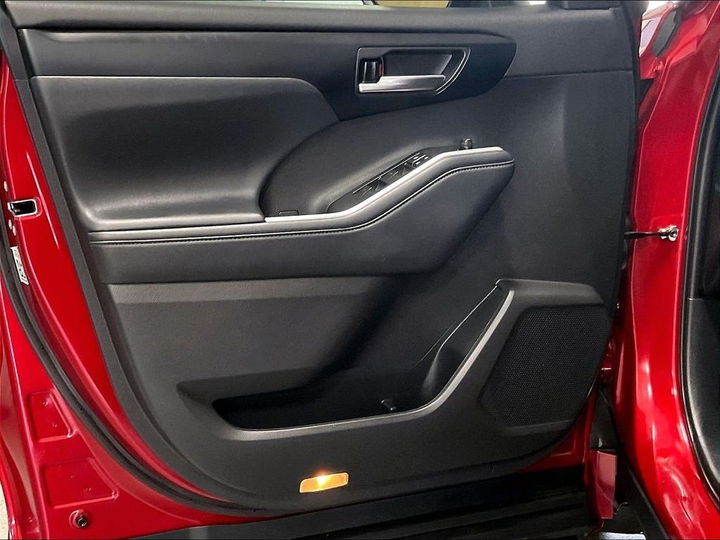 Used 2022 Red Toyota XLE image 9
