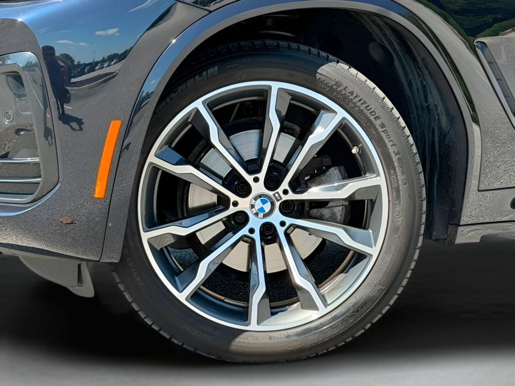 Used 2022 Black BMW xDrive30i image 26