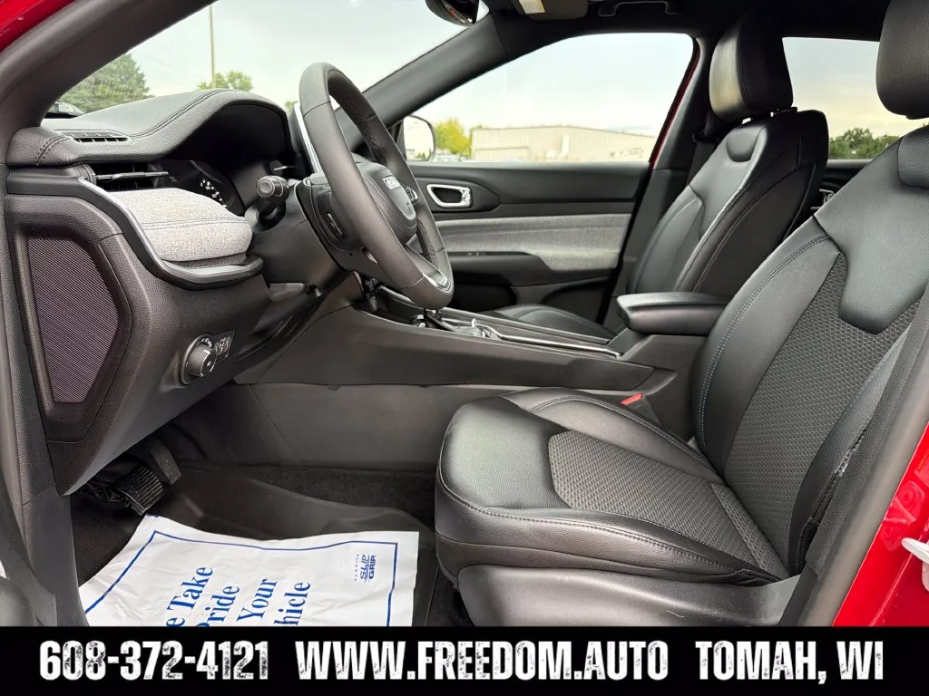 Used 2025 Red Jeep Latitude image 23