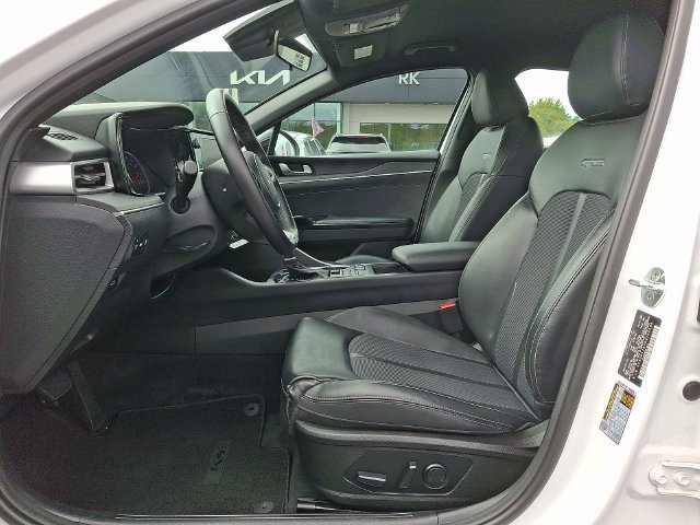 Used 2022 White Kia GT-Line image 14
