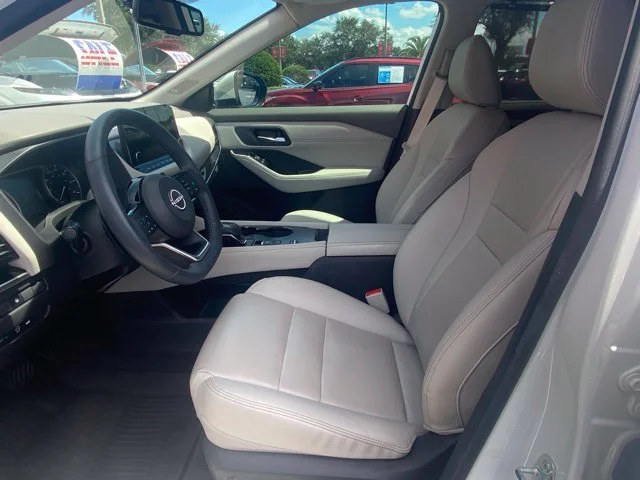 Used 2023 White Nissan SL image 4