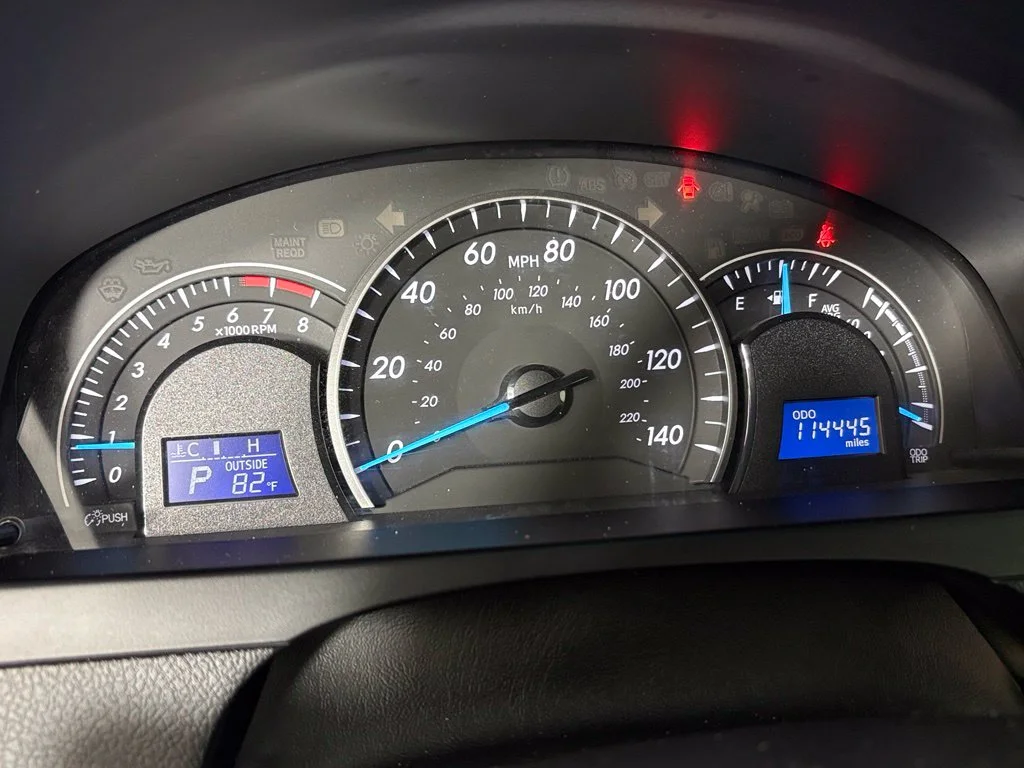 Used 2014 Silver Toyota LE image 20