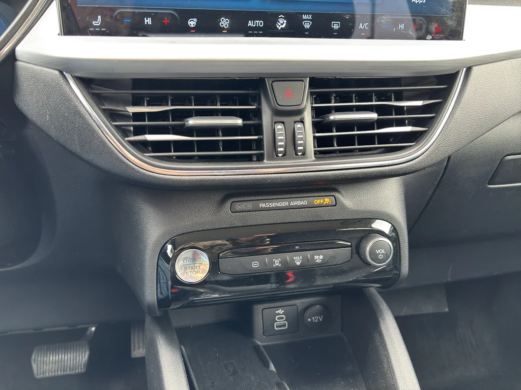 Used 2025 Vapor Blue Metallic Ford Platinum image 19