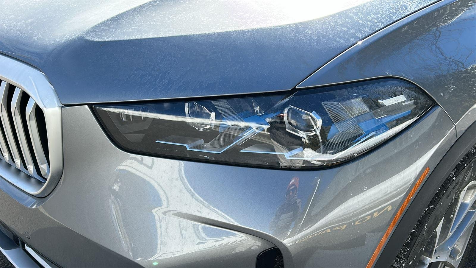 New 2026 Skyscraper Grey Metallic BMW xDrive50e image 4