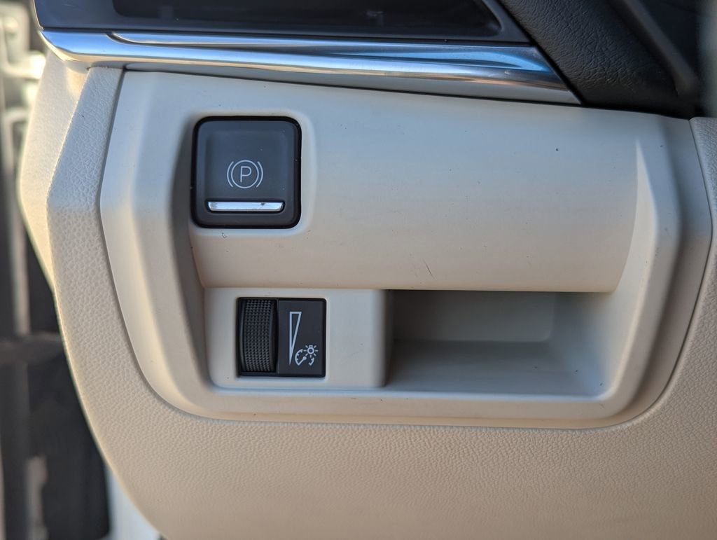 Used 2020 Crystal White Tricoat Cadillac Premium Luxury image 12