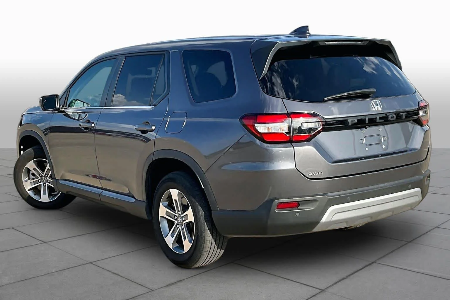 Used 2024 Modern Steel Metallic Honda EX-L 7 Passenger image 12