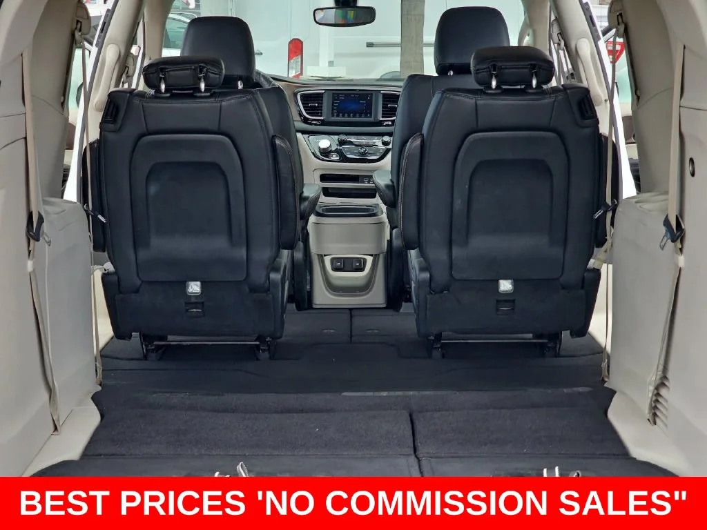 Used 2018 White Chrysler Touring L image 13