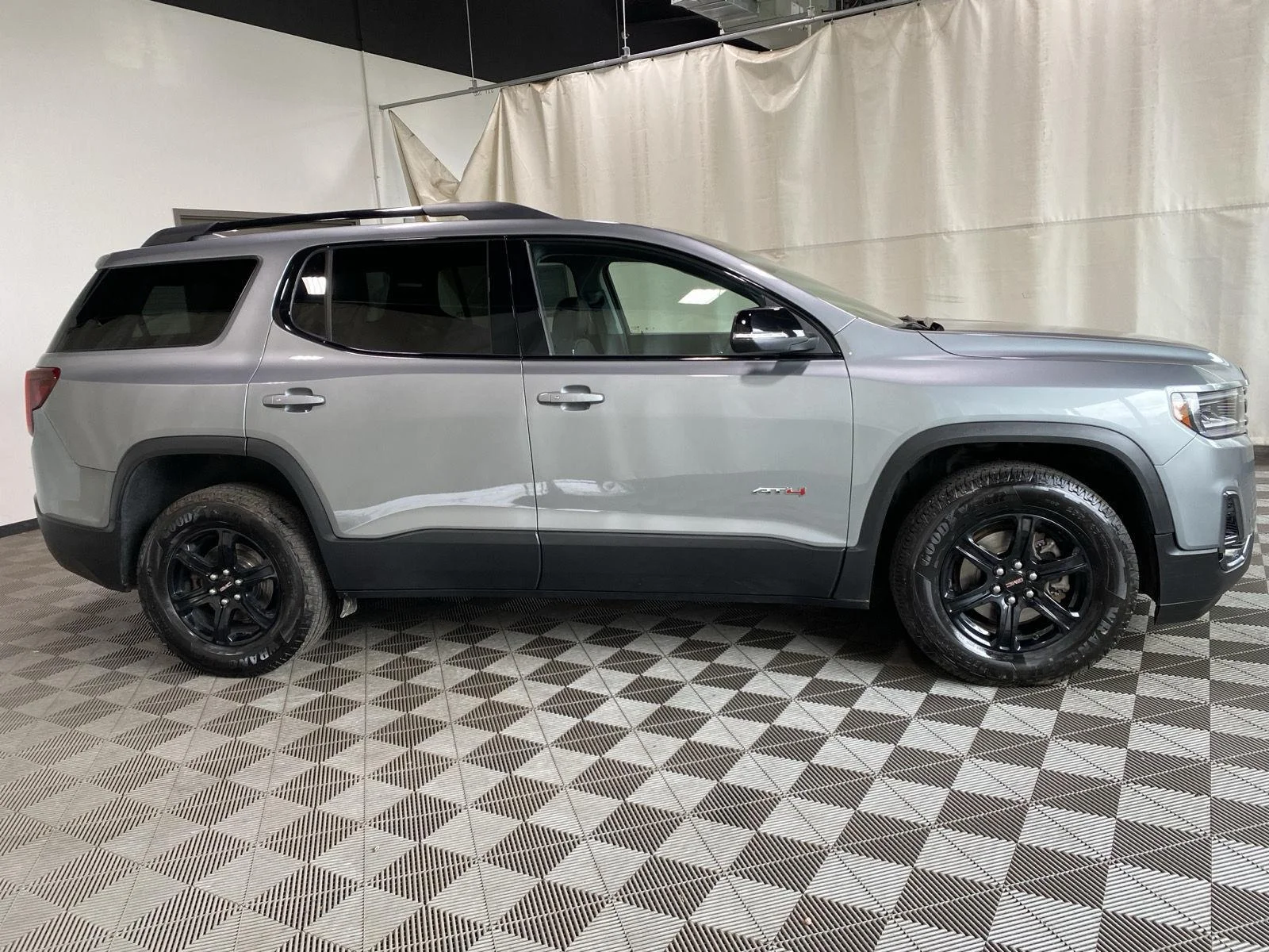 Used 2023 Sterling Metallic GMC AT4 image 10