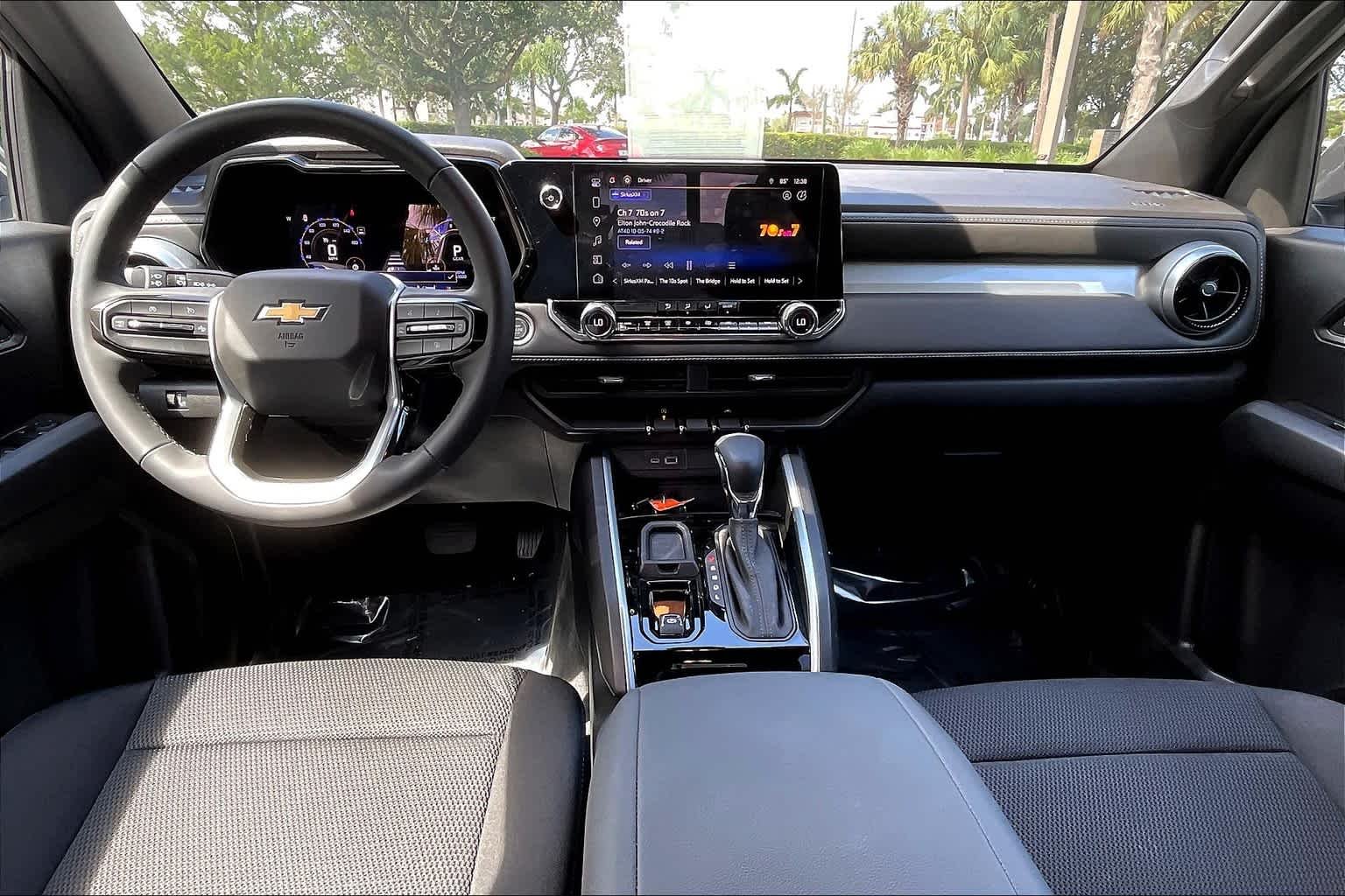 2024 Chevrolet Colorado LT - Photo 15