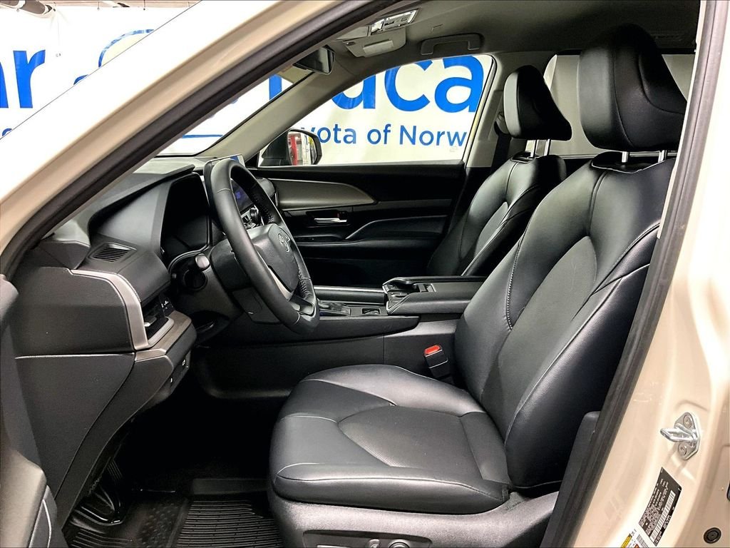 Used 2024 White Toyota XLE image 10