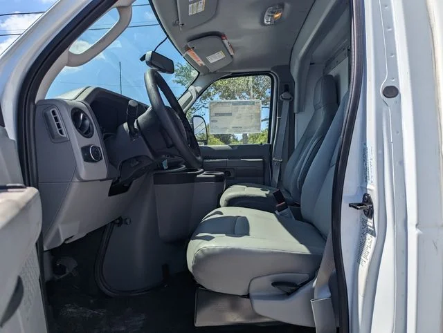2025 Ford E-Series Cutaway Base - Photo 6