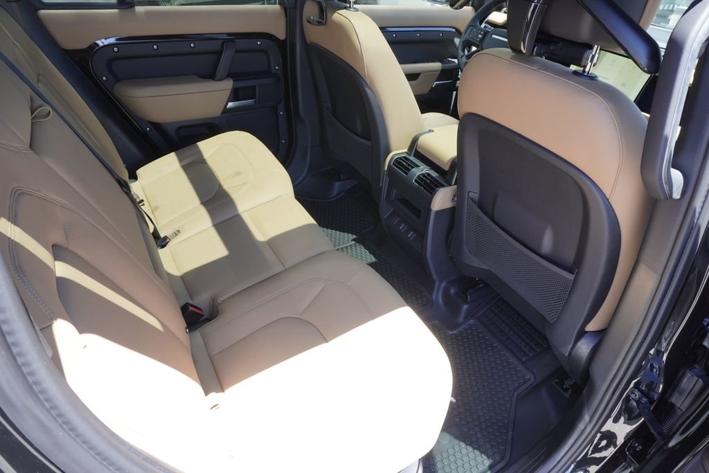 New 2026 Santorini Black Land Rover X-Dynamic SE image 26