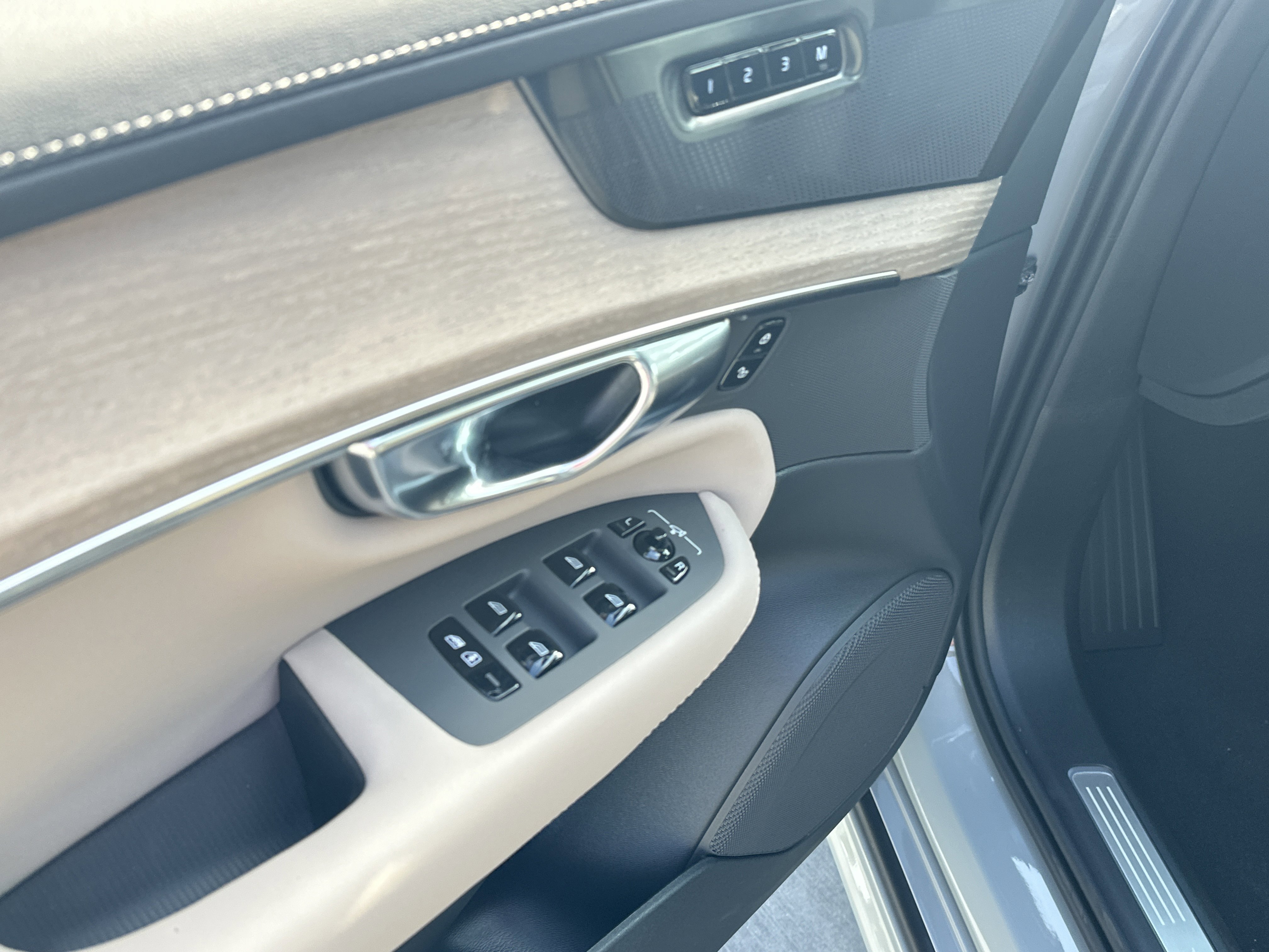 2026 Volvo XC90 Plus - Photo 15