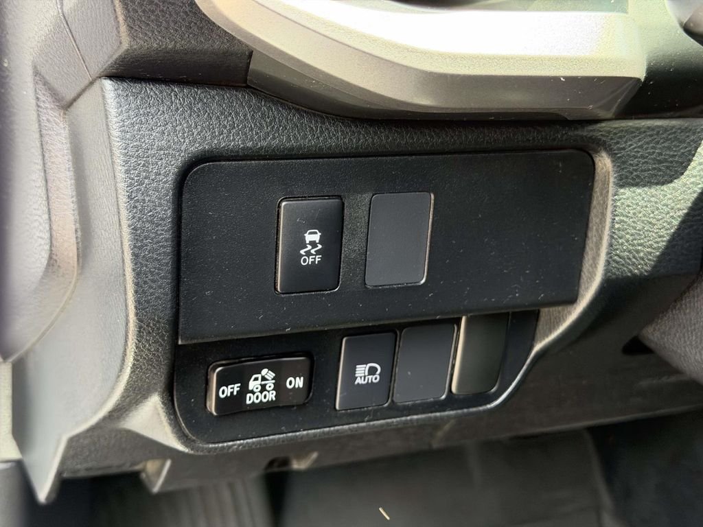 Used 2023 White Toyota SR5 image 19