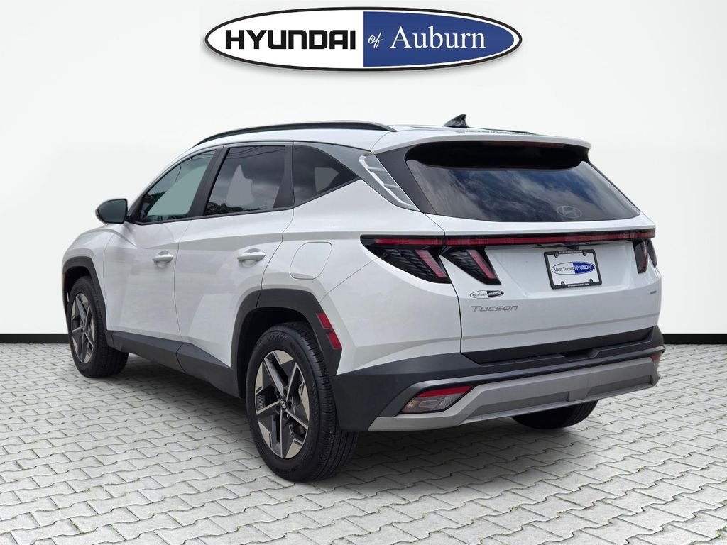 Used 2025 White Hyundai SEL Convenience image 9