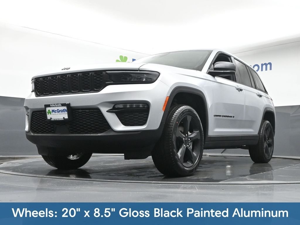 New 2025 Silver Zynith Exterior Paint Jeep Limited image 8