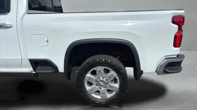 Used 2022 Summit White Chevrolet LTZ image 37