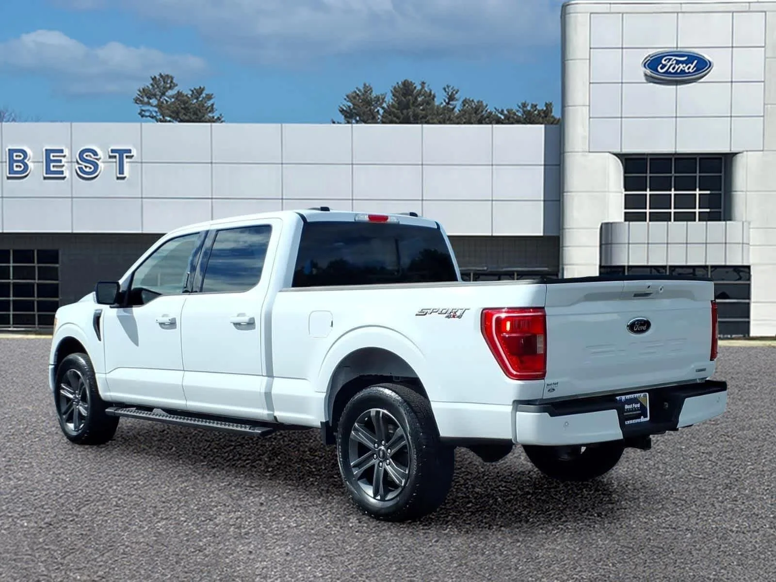 Used 2023 Oxford White Ford XLT image 4