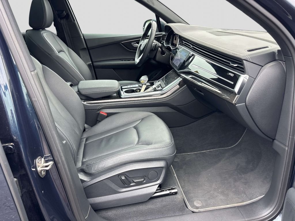 Used 2025  Audi 55 Premium Plus image 19