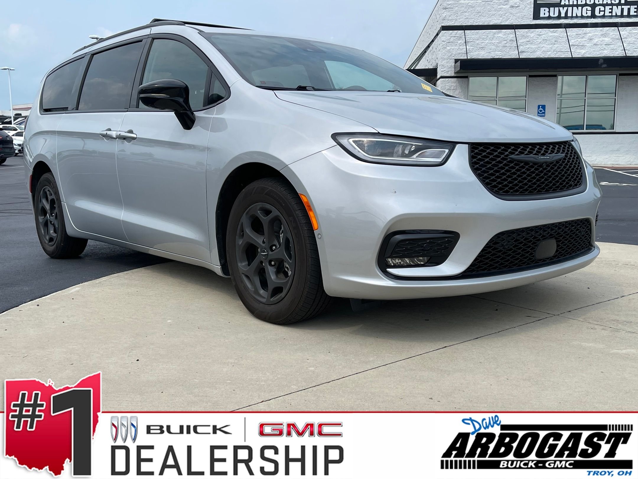 Used 2024 Silver Mist Clearcoat Chrysler Select Premium S Appearance image 1
