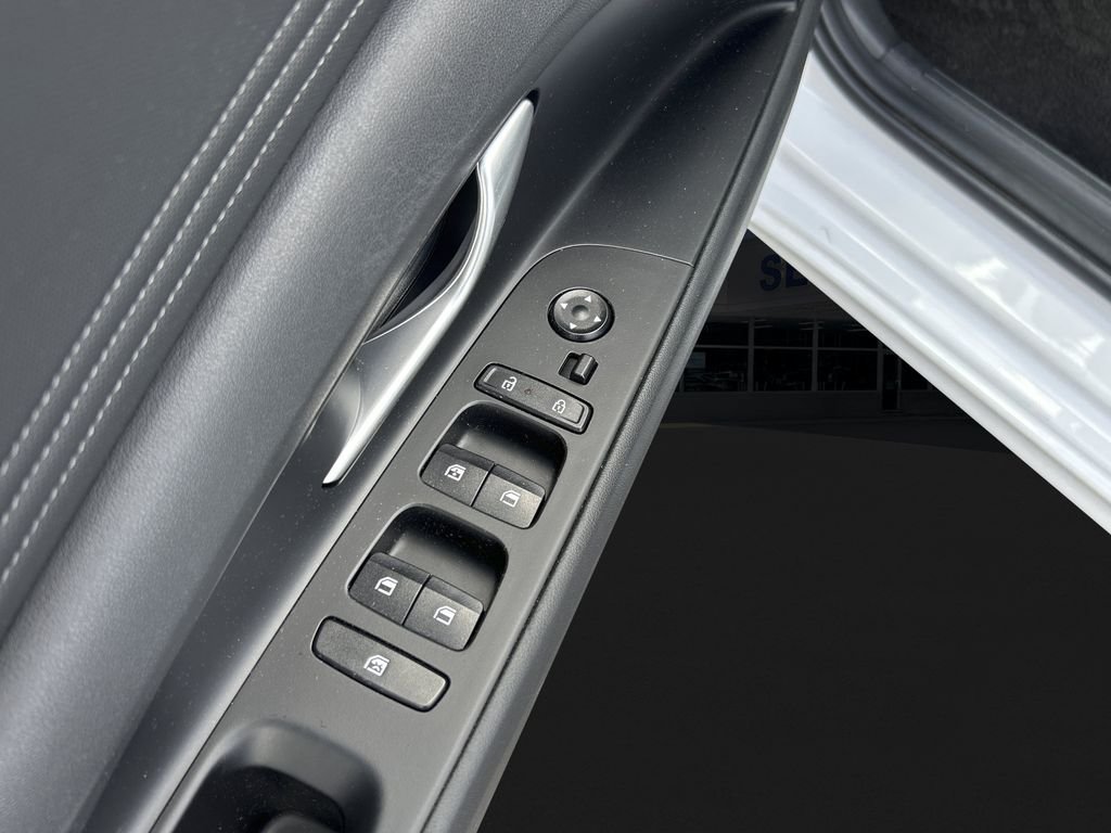 2024 Hyundai Elantra Limited - Photo 17