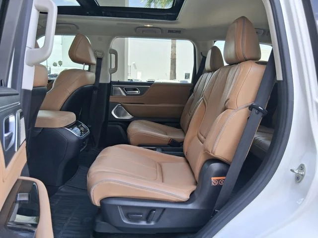 Used 2025 White INFINITI SENSORY image 23