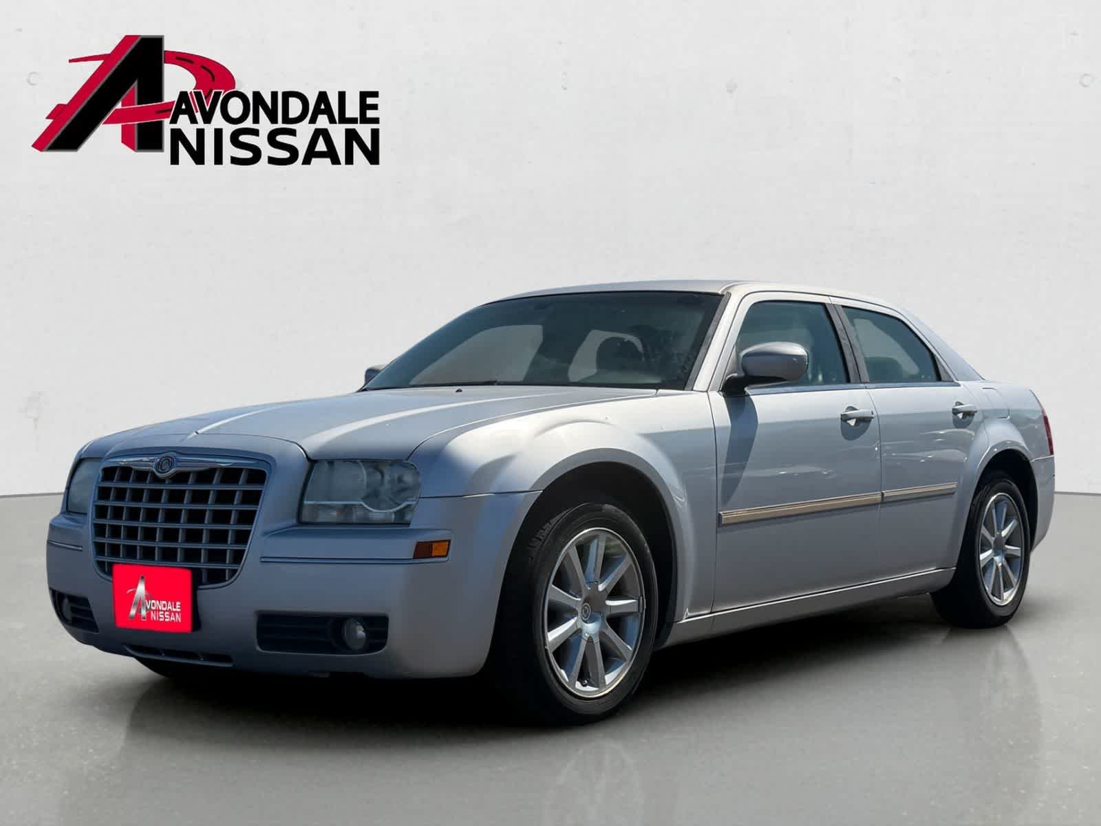 Used 2007 Bright Silver Metallic Chrysler Limited image 2