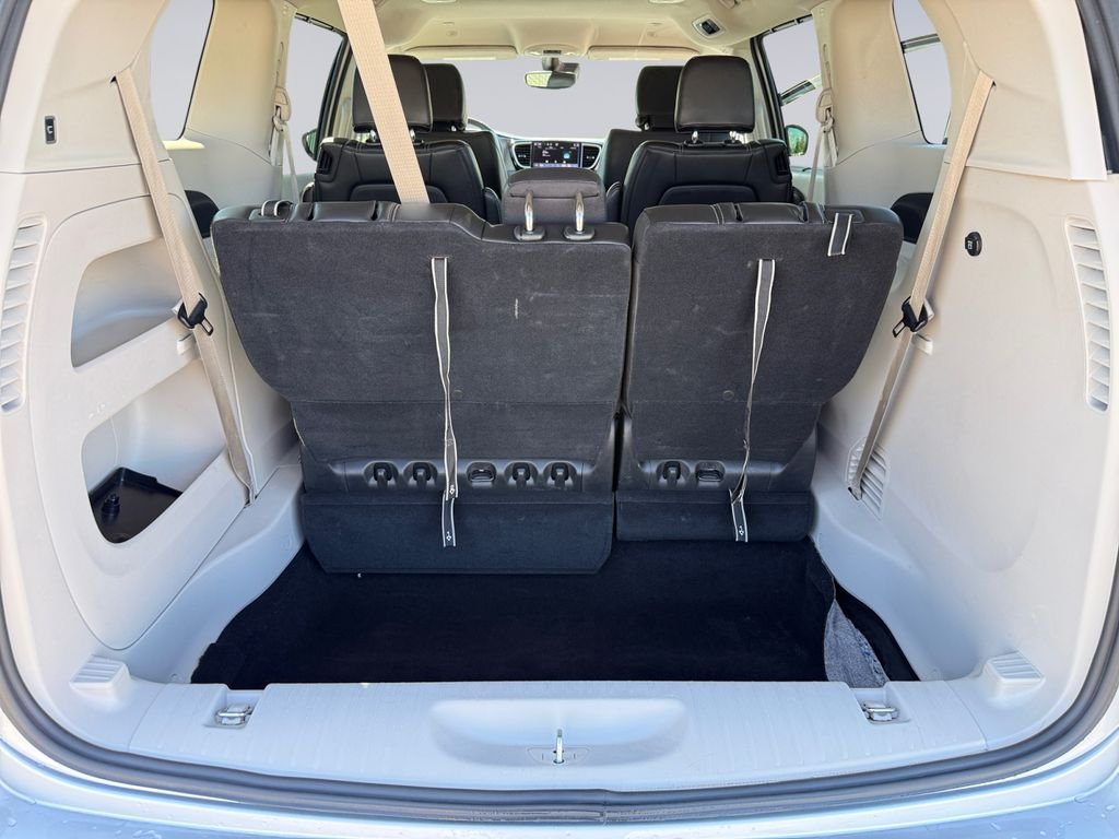 Used 2024 Silver Chrysler Touring L image 19