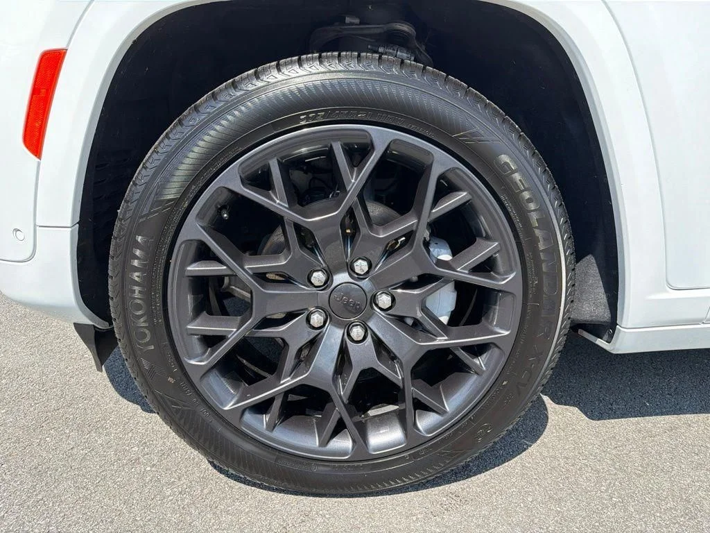 Used 2024 White Jeep Summit Reserve image 11