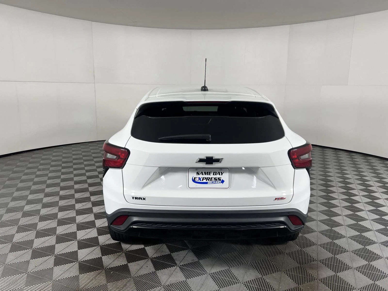 Used 2025 Summit White Chevrolet 1RS image 7