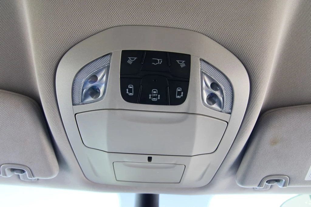 Used 2024 Black Chrysler Touring L image 32