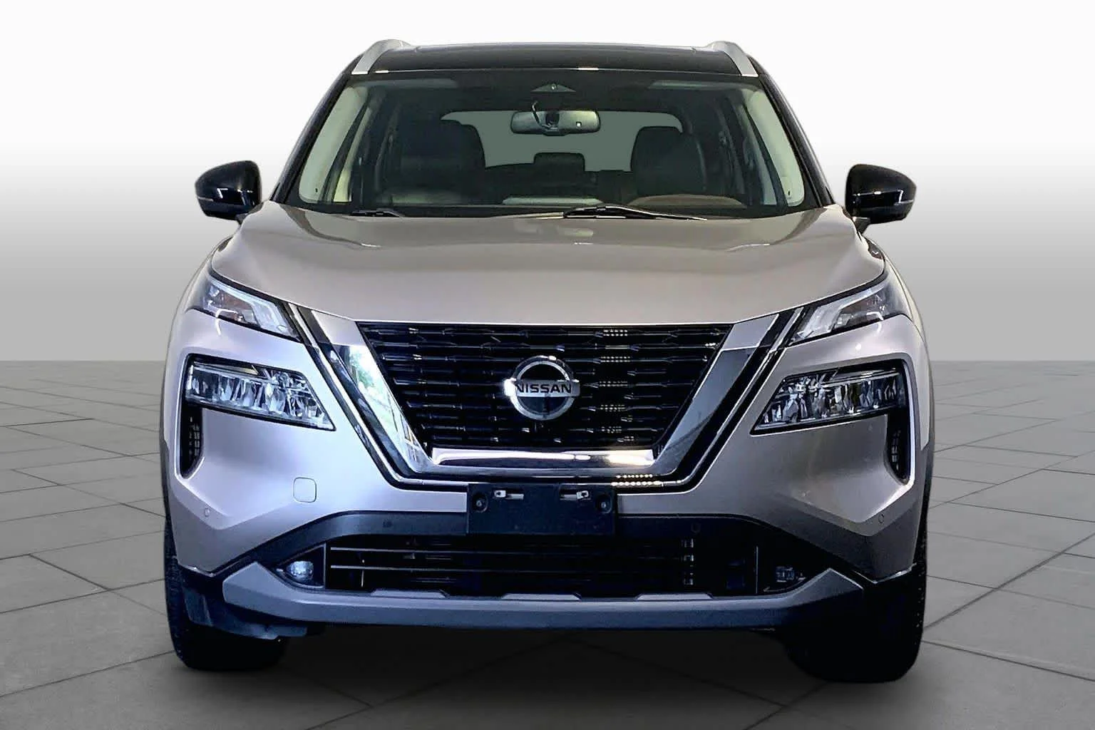 Used 2021 Champagne Silver Metallic/Super Black Nissan SL image 4