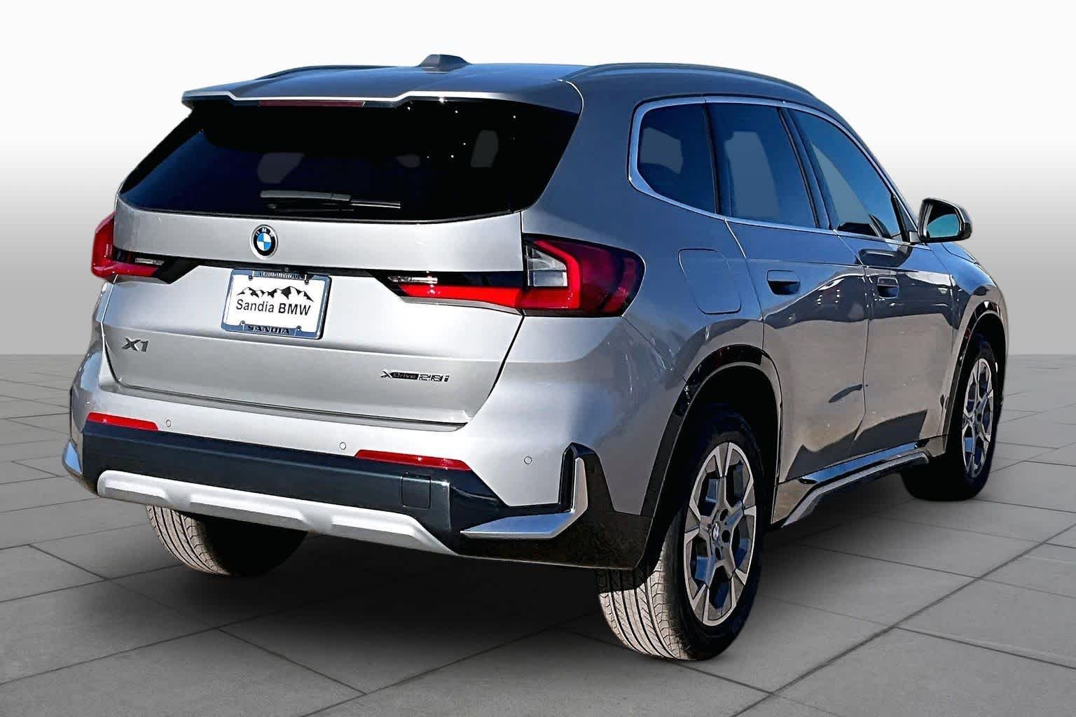 Used 2024 Space Silver Metallic BMW xDrive28i image 10