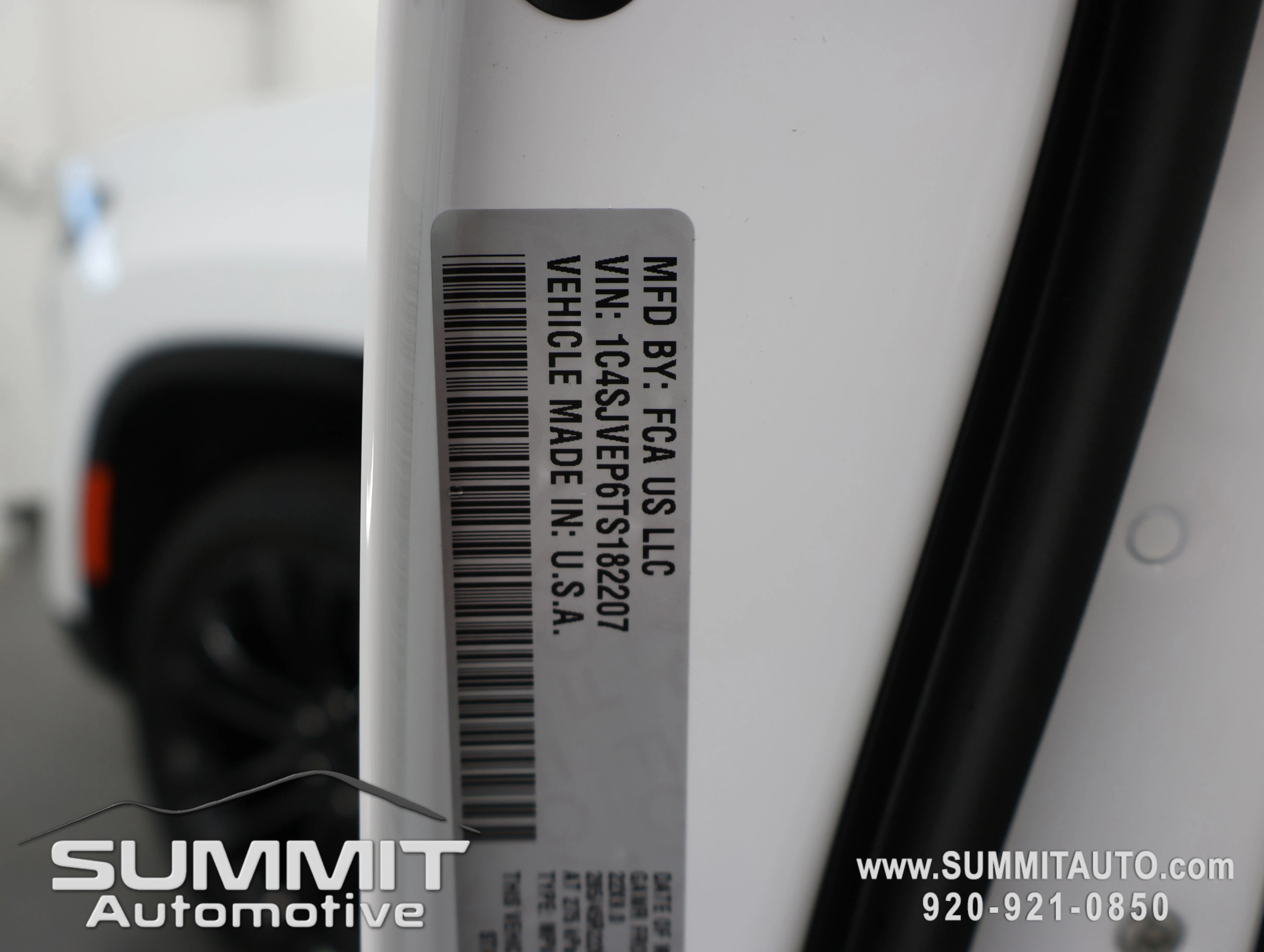 New 2026 Bright White Clear-Coat Exterior Paint Jeep Summit Obsidian image 83