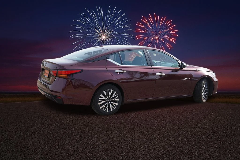 Used 2024 Red Nissan 2.5 SV image 4