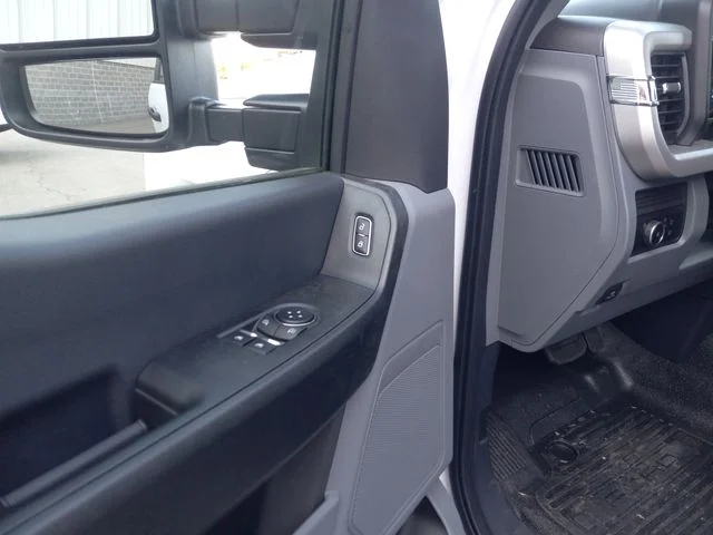New 2025 Oxford White Ford XL image 13