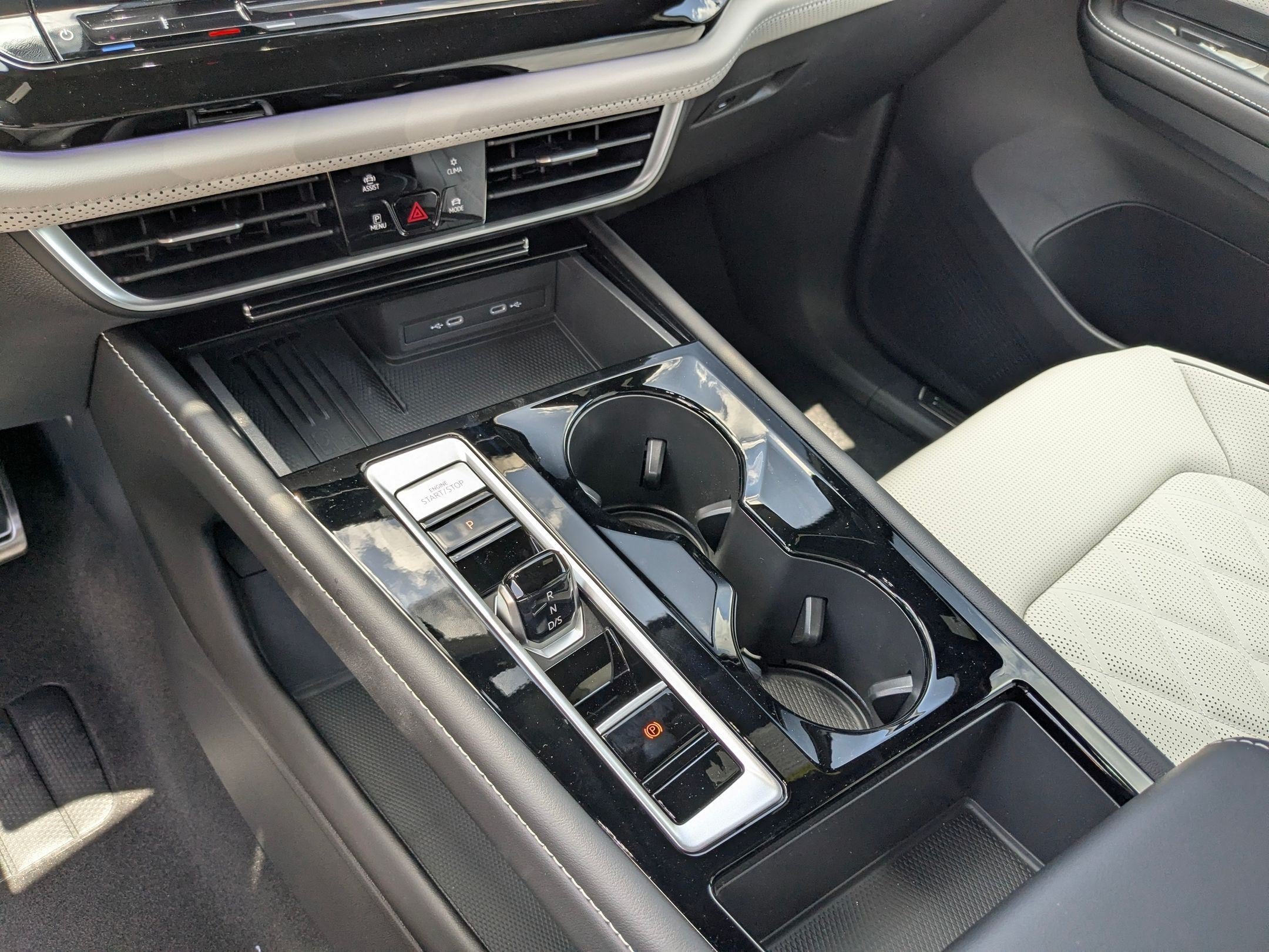 New 2026 White Volkswagen 2.0T SEL Premium R-Line image 13