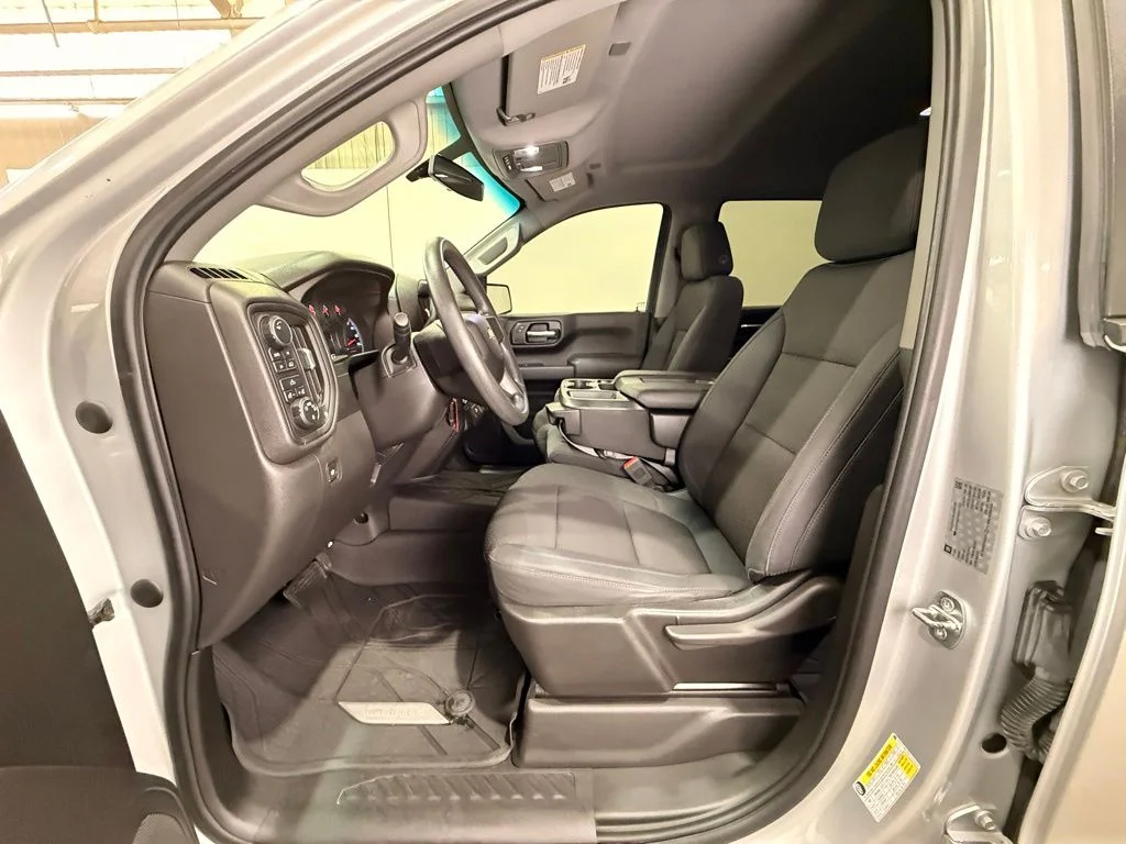 Used 2019 Silver Chevrolet Custom image 15