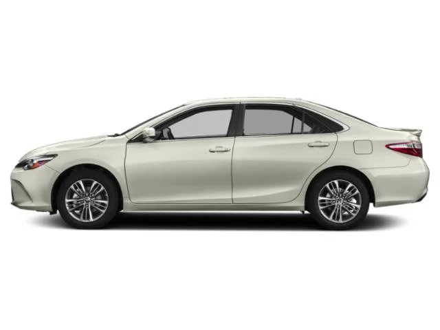 Used 2015  Toyota SE image 3