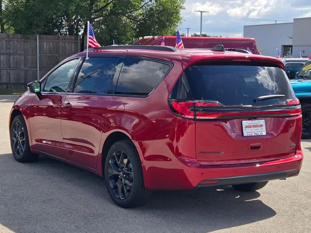 New 2026 Red Hot Pearl-Coat Exterior Paint Chrysler Select image 13